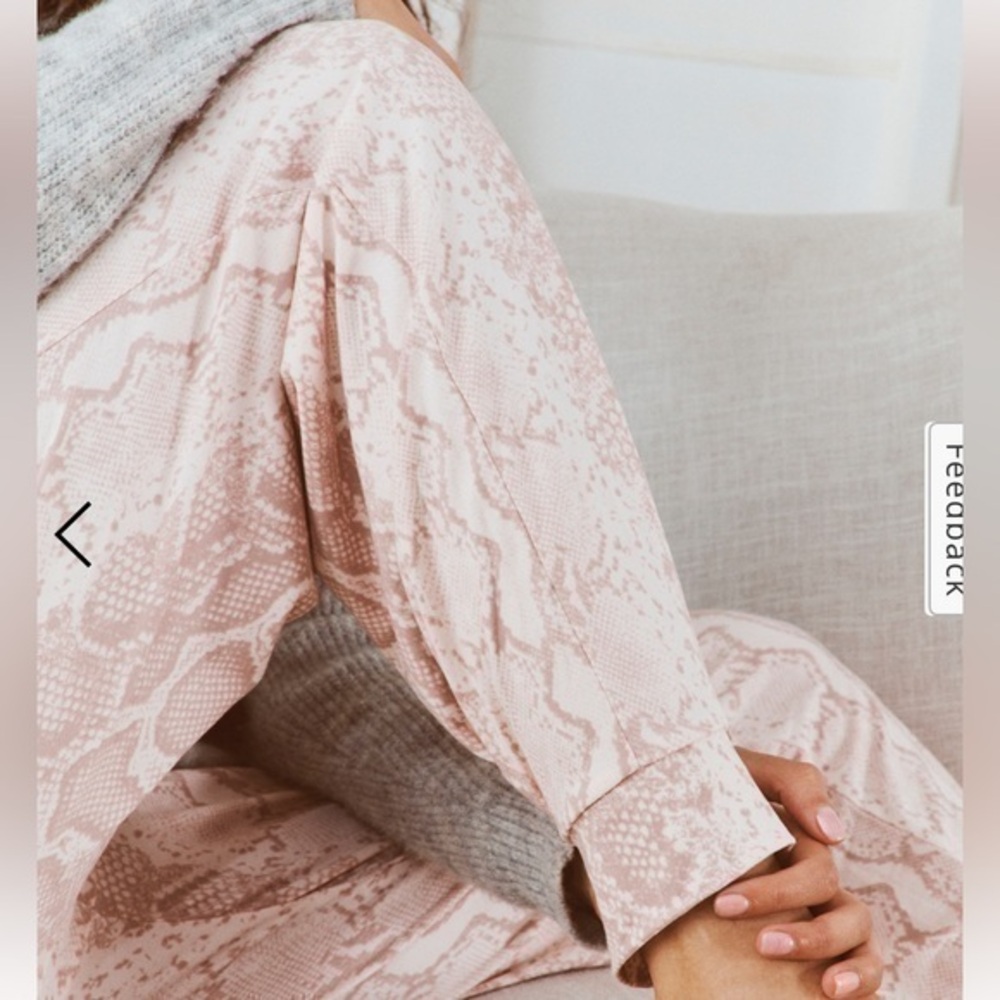 026 VINCE CAMUTO LAYLA SINGLE JOGGER LIGHT PINK SNAKE SKIN PRINT LARGE- NWT